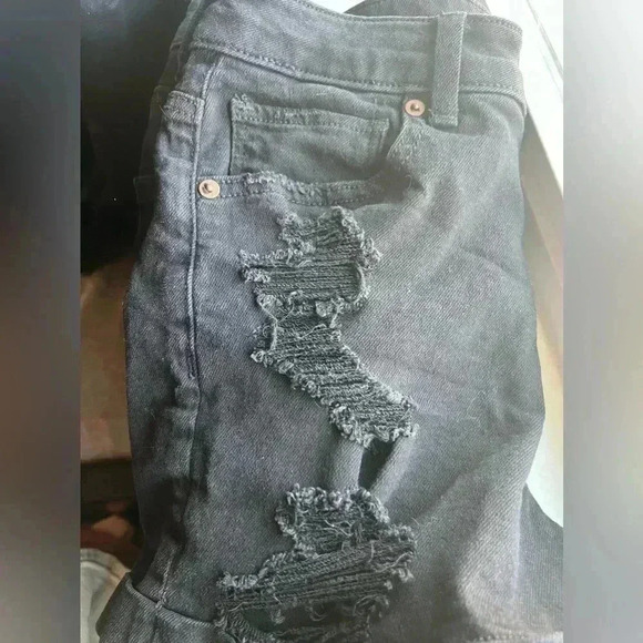 American Eagle Ripped Distressed black stretchy denim jean mom shorts size 4 - Picture 3 of 7